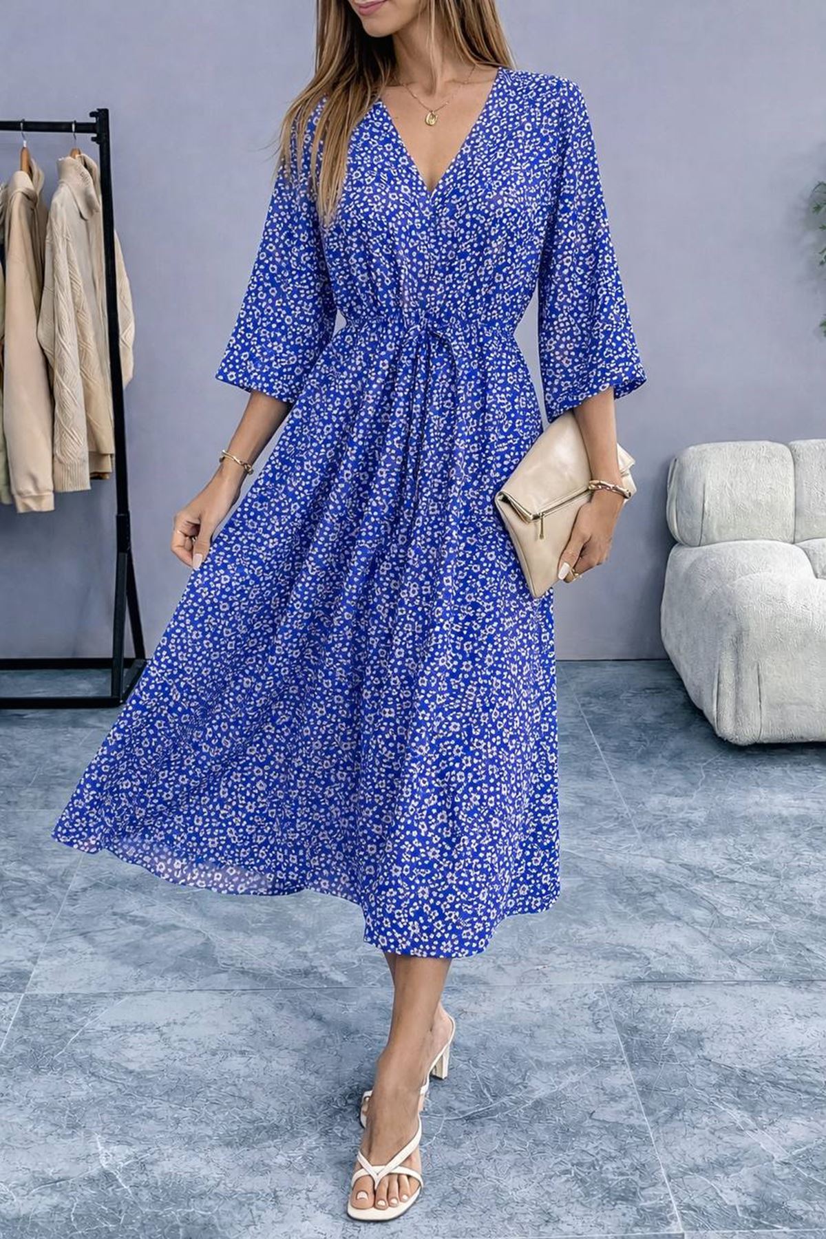 Kadın Mavi Desenli Yazlık V Yaka Kısa Kol Beli Lastikli Diz Altı Elbise 10C-2376