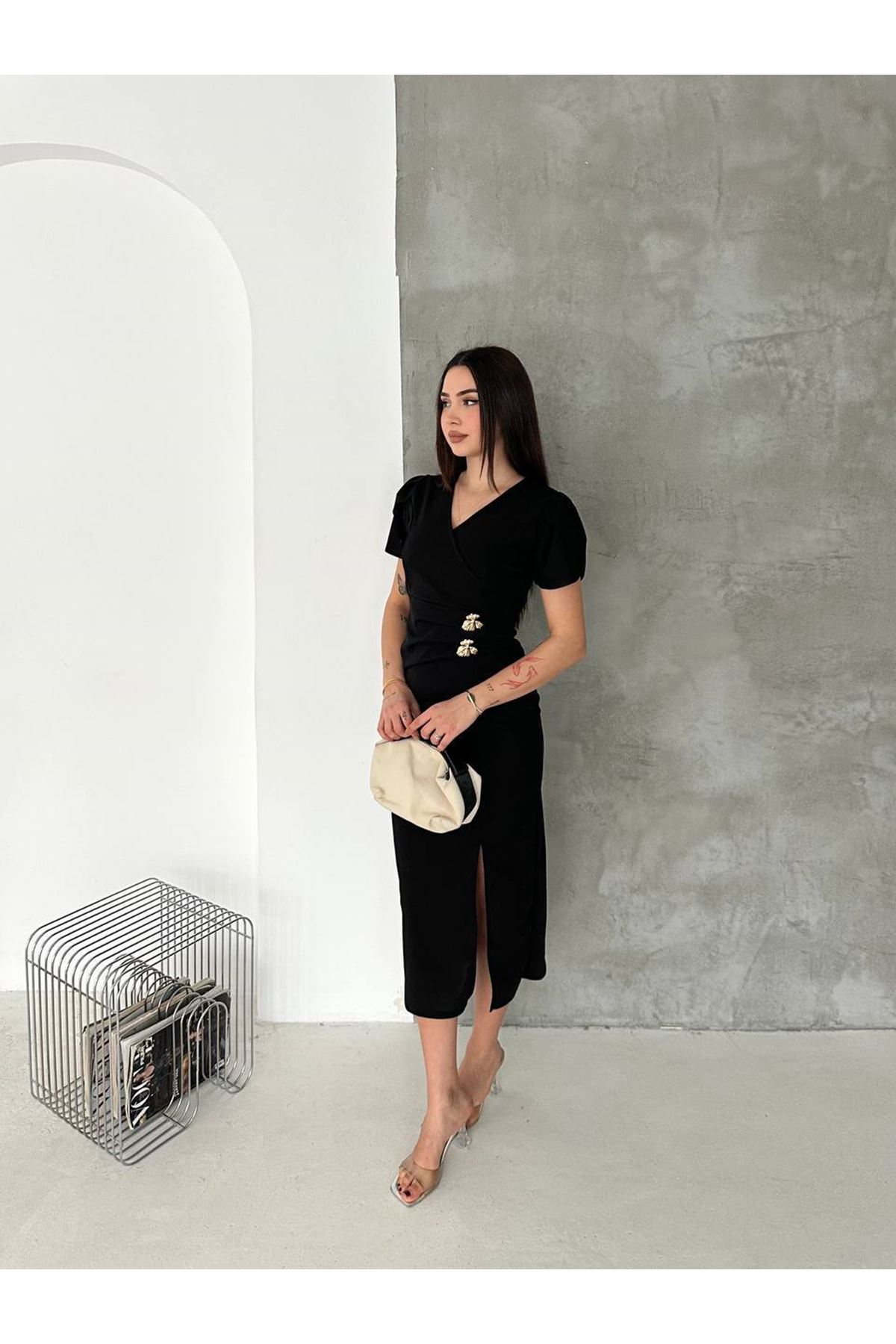 Kadın Siyah Krep Kumaş Kısa Kol Kruvaze Yaka Midi Boy Elbise 10E-2403