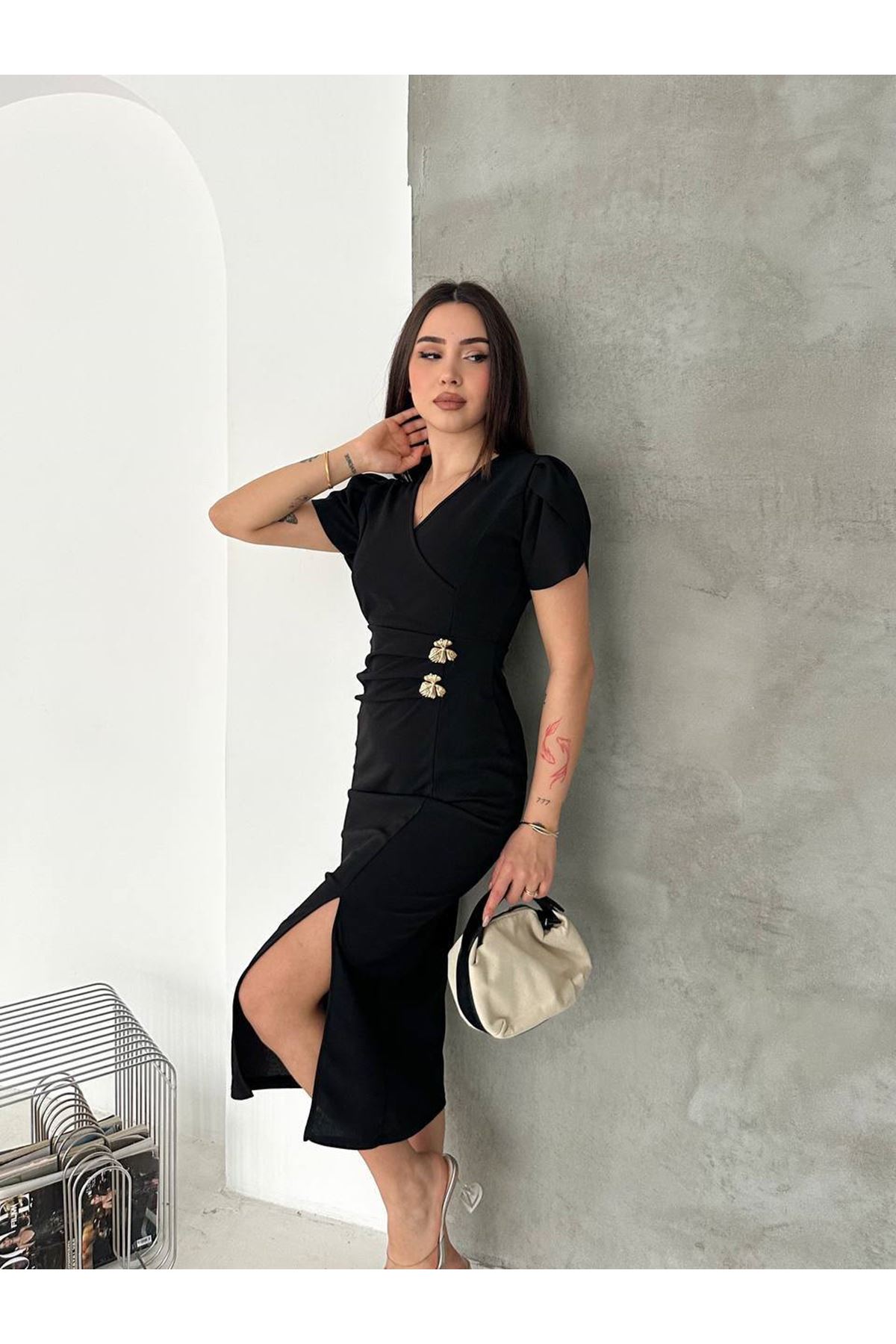 Kadın Siyah Krep Kumaş Kısa Kol Kruvaze Yaka Midi Boy Elbise 10E-2403