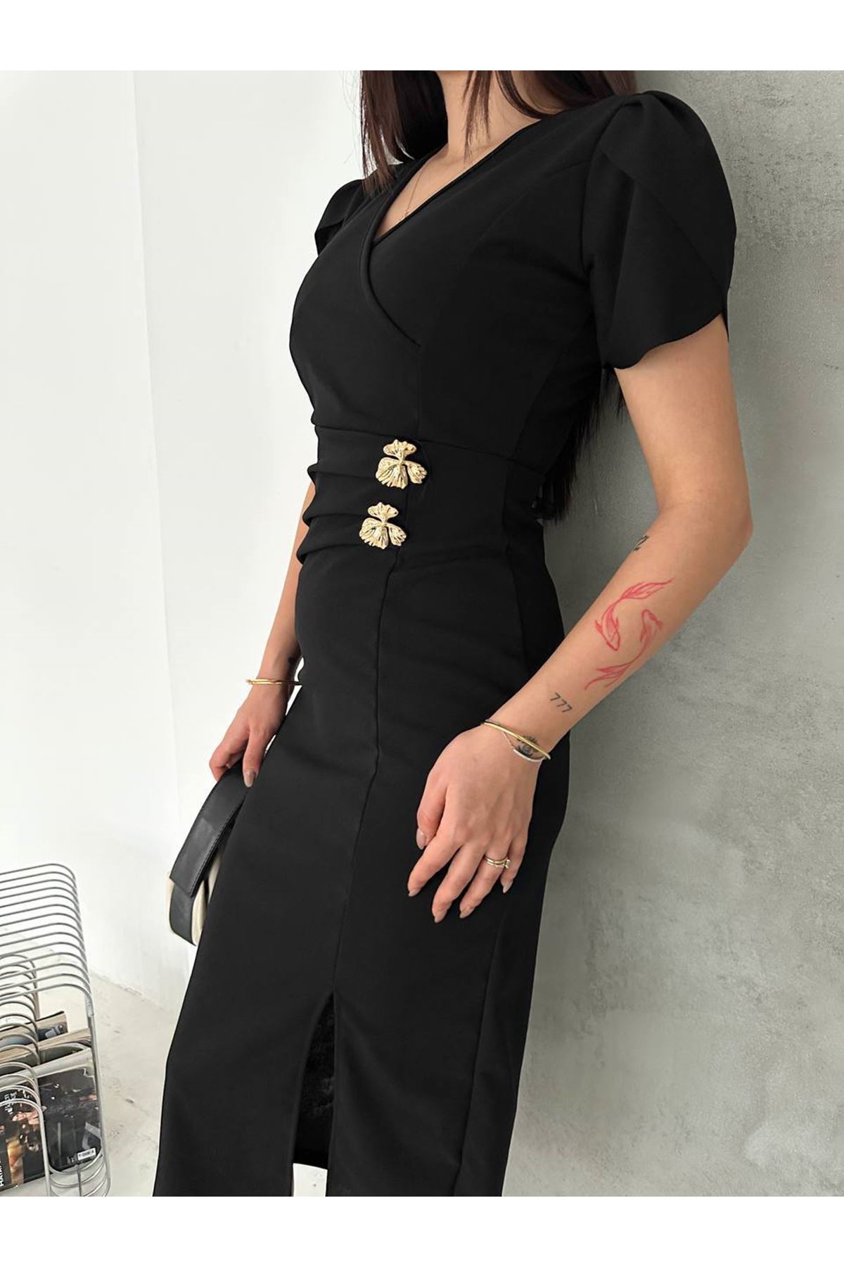 Kadın Siyah Krep Kumaş Kısa Kol Kruvaze Yaka Midi Boy Elbise 10E-2403