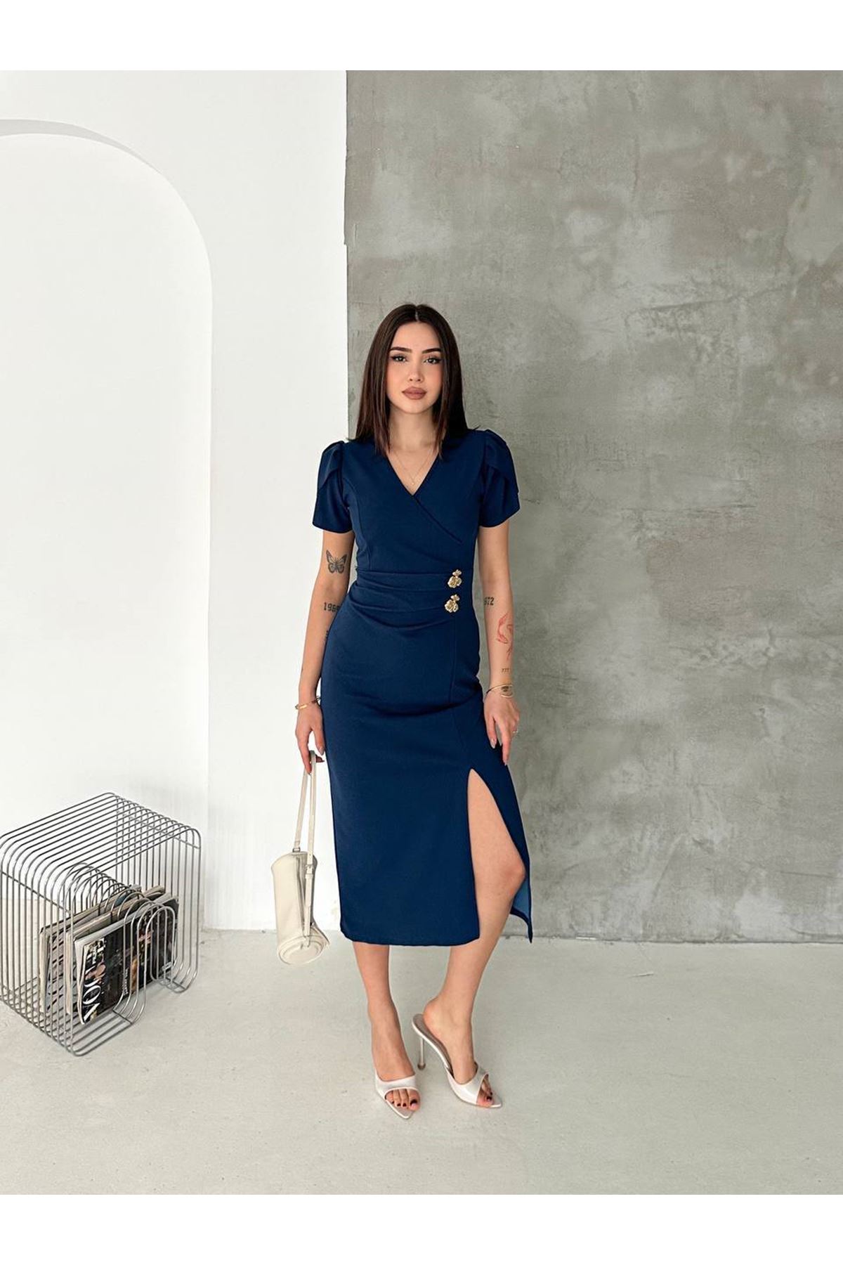 Kadın Lacivert Krep Kumaş Kısa Kol Kruvaze Yaka Midi Boy Elbise 10E-2404