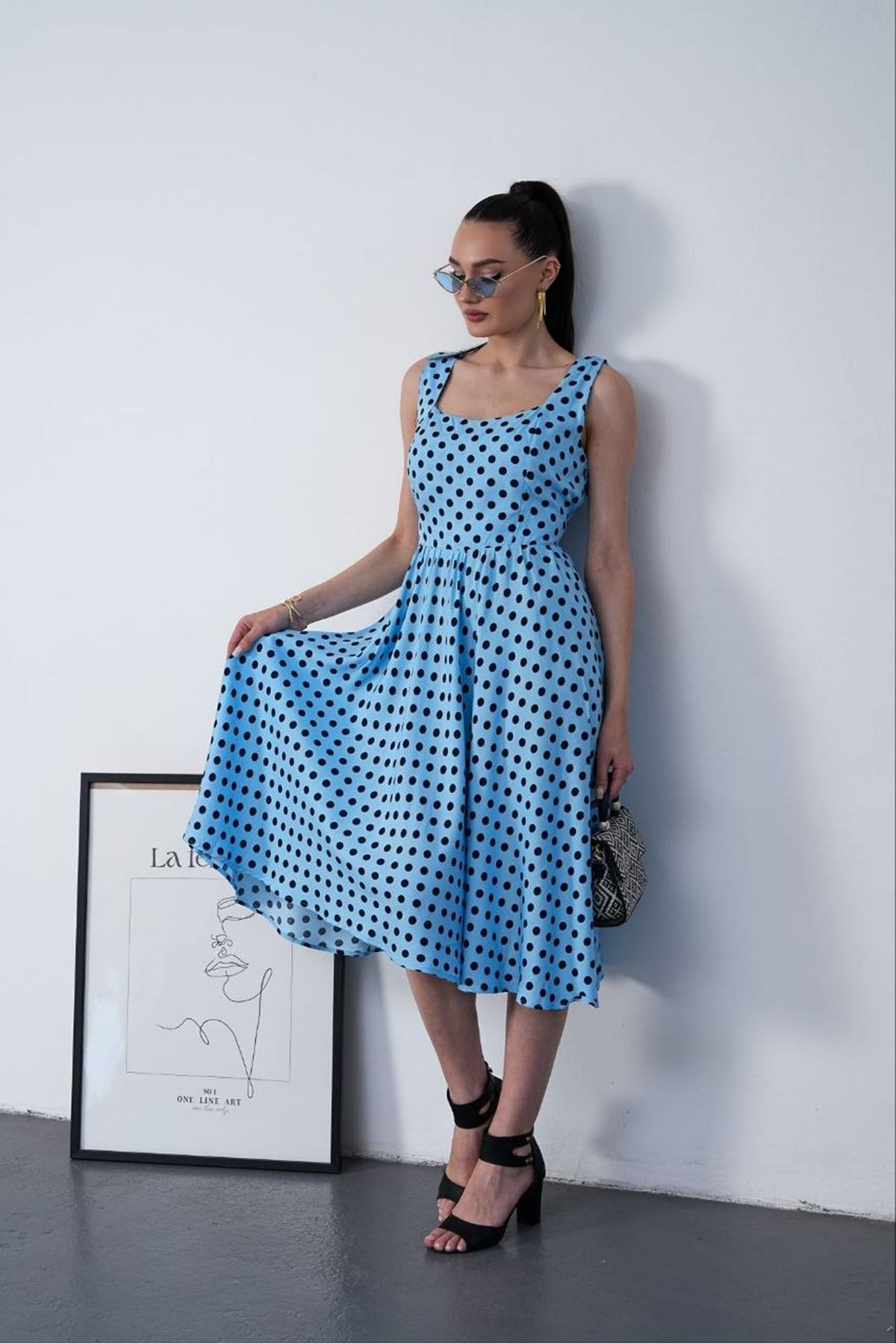 Kadın Kare Yaka Yazlık Askılı Midi Boy Puantiye Desenli Elbise 4C-2398