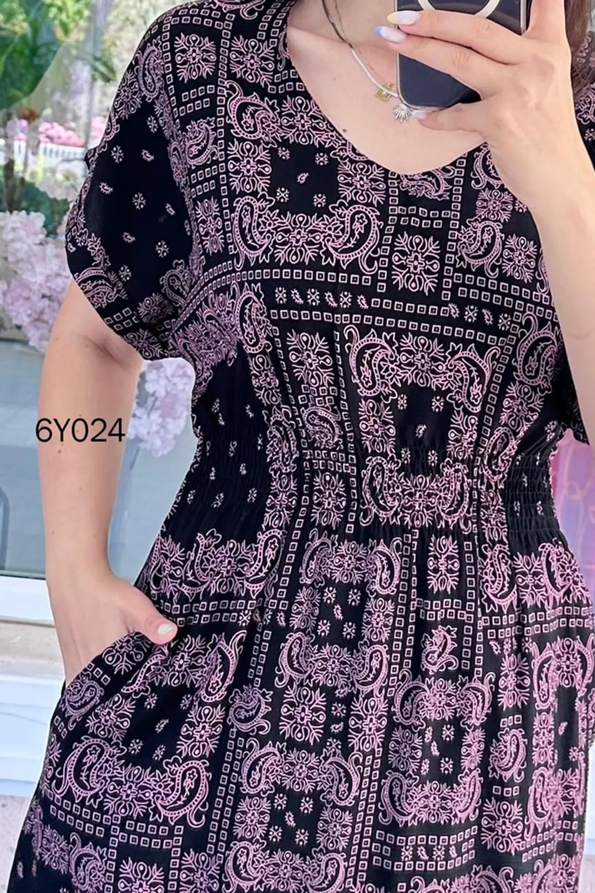 Kadın Desenli Yazlık V Yaka Midi Boy Kısa Kollu Elbise 12C-2421