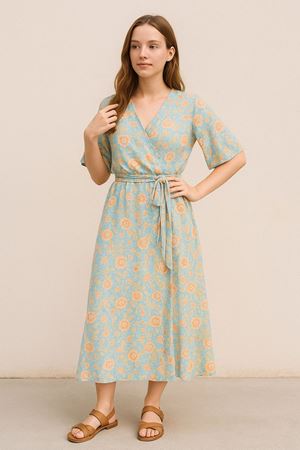 Kadın Pastel Yazlık Kruvaze Yaka Desenli Bilek Boy Yırtmaçlı Elbise  3E-2242