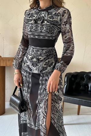 Kadın Siyah Uzun Kol Etnik Desenli Yırtmaçlı Şifon Astarlı Uzun Elbise 18A-7967